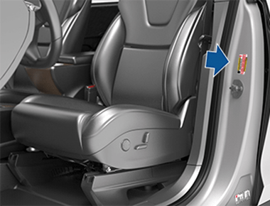 Schild auf der mittleren Türsäule