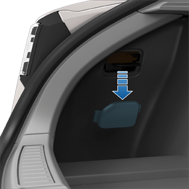 trappe retirée sur la garniture latérale du coffre.