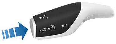 Smernik s puščico, usmerjeno h konici