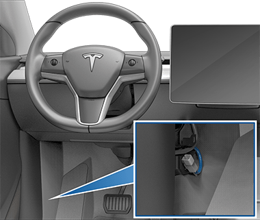 발밑 공간에 있는 커넥터가 노출된 확대도.
