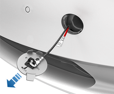 牵引环盖板松开，露出接线柱。