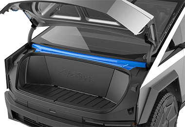 Coffre avant ouvert et panneau d'entretien mis en évidence