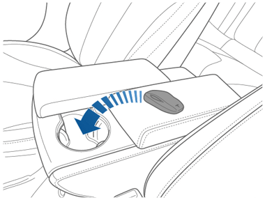 Sleutel op middenconsole met pijl wijzend naar bekerhouder