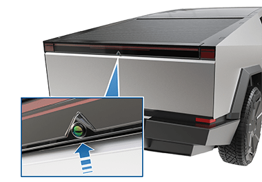 Exterior view of the vehicle from the rear with an arrow and a zoombow showing the location of the rear-facing camera