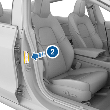 副驾位车门打开时可见的轮胎和负载信息标签