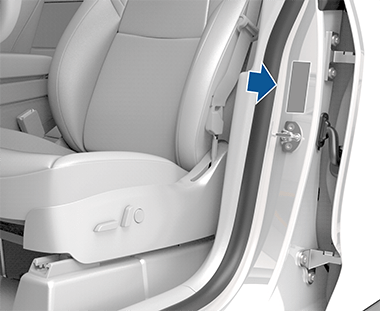 Címke a középső ajtóoszlopon