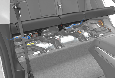 Imagen de los mazos de cables resaltados debajo del asiento